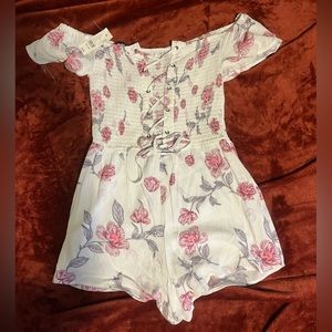 Floral romper with laced back
